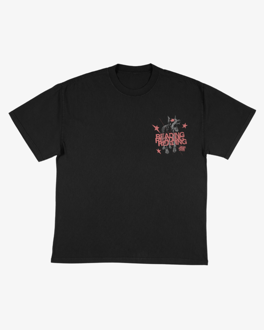 Sure! Here’s a rewritten version of your sentence using the provided product data: The Click & Collect Reading Dog T-Shirt by R&L Click & Collect 2026 is a black tee featuring a small red and white graphic with the text “READING FIGHTING,” an illustrated figure, and several red stars on the left chest.
